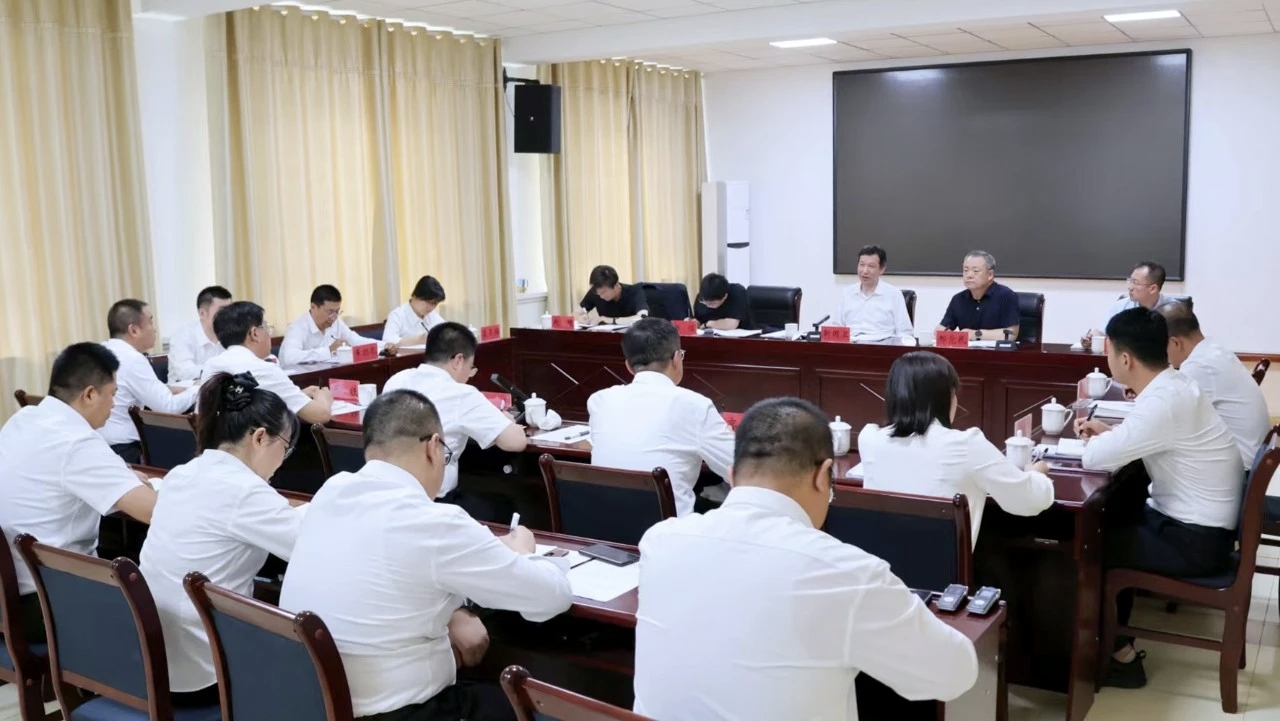 甘肃省纪委书记靳国卫在酒泉嘉峪关调研